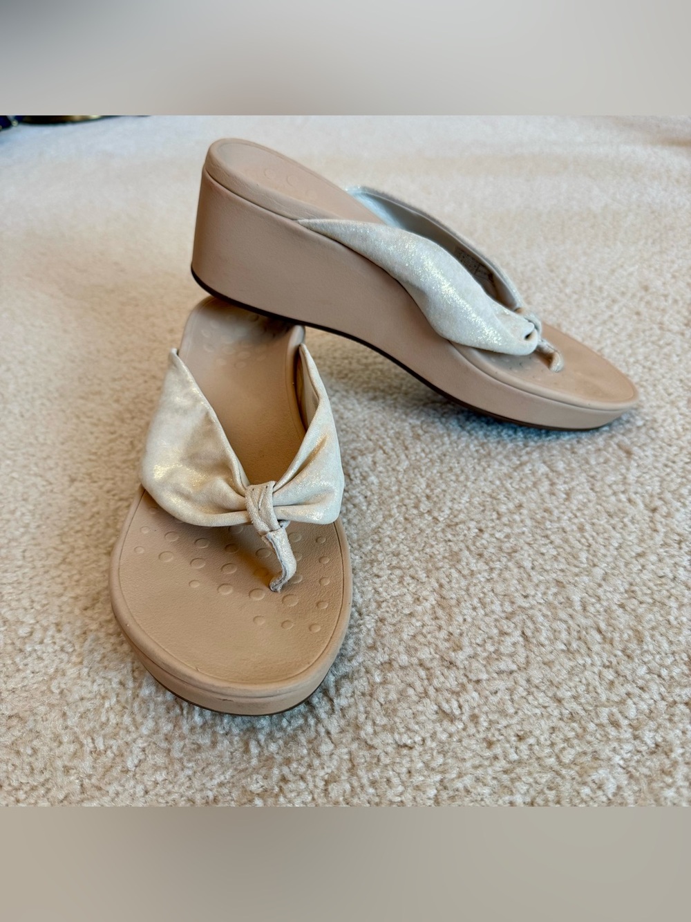 Vionic Arabella Flip Flop Platform Wedge Comfort Sandals Champagne Size 10